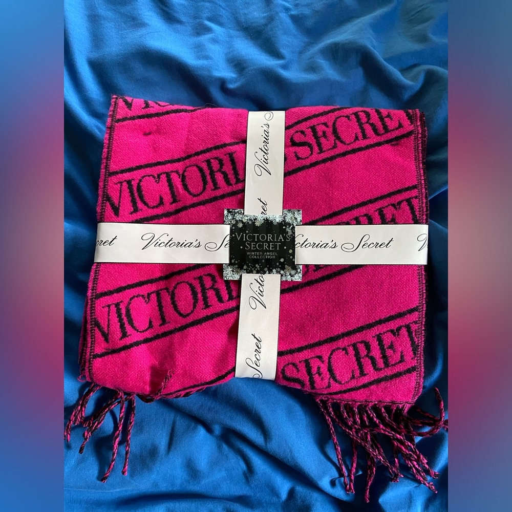 Victoria’s Secret scarf
